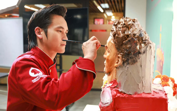 Những người đứng sau chiếc bánh kem điêu khắc 3D dành tặng Nguyễn Xuân Son Ảnh 2