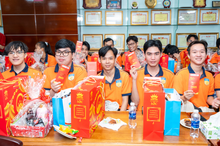 Chương trình “Vui Tết xa nhà” đem mùa xuân ấm áp đến các bạn sinh viên xa quê