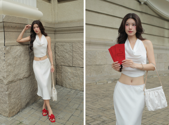 Cô nàng Lin Bene chọn sự nữ tính hơn khi phối chiếc túi thêu gấm hoa màu trắng cùng đôi mules đỏ đính kết đồng tâm của CHARLES & KEITH 