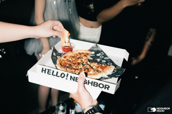 Neighborhood phục vụ các món thức ăn nhanh lấp đầy dạ dày, cho trải nghiệm khách hàng thêm trọn vẹn. Ảnh Neighborhood.