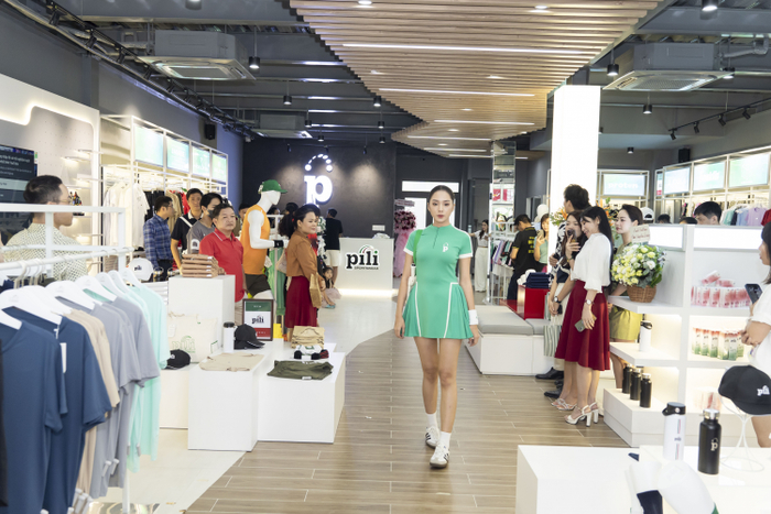 BST 'Cosmos Classic' đem đến nhiều thiết kế năng động, trẻ trung cho khách hàng.