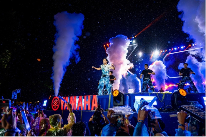 Anh Tú (Voi Bản Đôn) khuấy động Quảng trường với loạt bài hát siêu hot