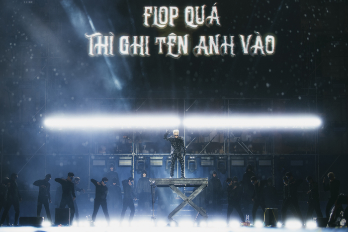 Màn trình diễn dưới mưa khuấy đảo hàng nghìn khán giả