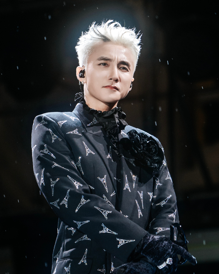 Sơn Tùng M-TP cùng giao diện cực “cháy” khiến fan liên tưởng đến thời “Em của ngày hôm qua”