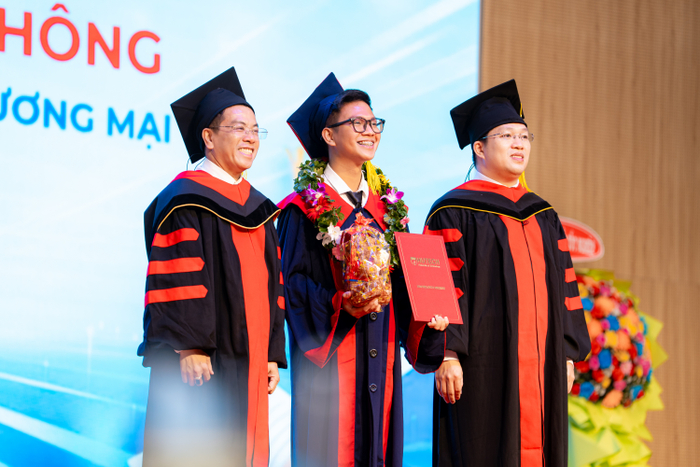 Vừa tốt nghiệp, Thông đã có việc đáng mơ ước