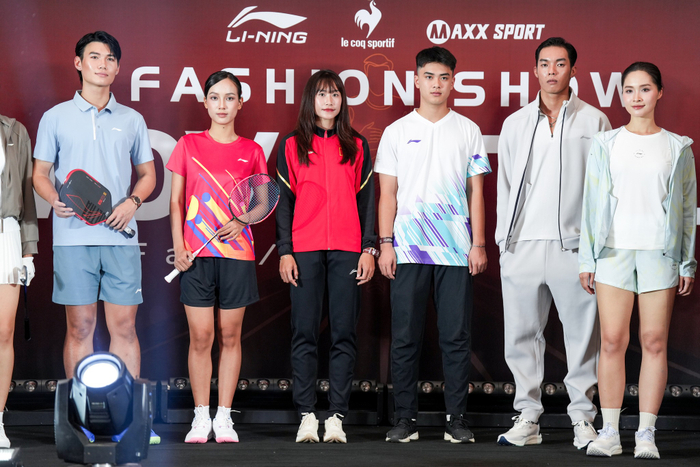Các vận động viên xuất hiện trong trang phục thể thao chuyên nghiệp cùng dàn model