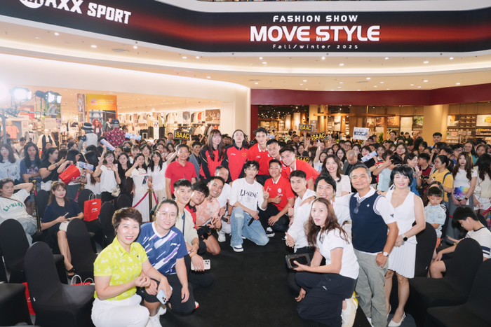 Không khí sôi động với sự xuất hiện của Isaac và dàn vận động viên