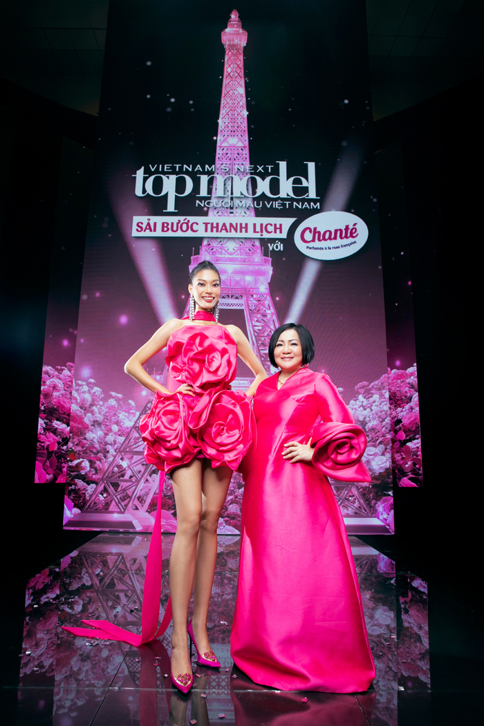 Madame Trang Lê - Tổng đạo diễn, Giám đốc sản xuất chương trình cùng quán quân Vietnam’s Next Top Model 2025 - Lại Mai Hoa