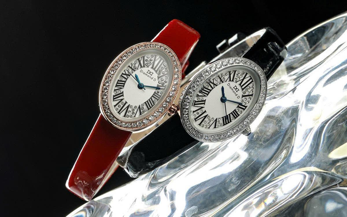 Cô gái trẻ trung yêu thích dây da mềm mại thể hiện nét tươi mới, năng động và tràn đầy sức sống.