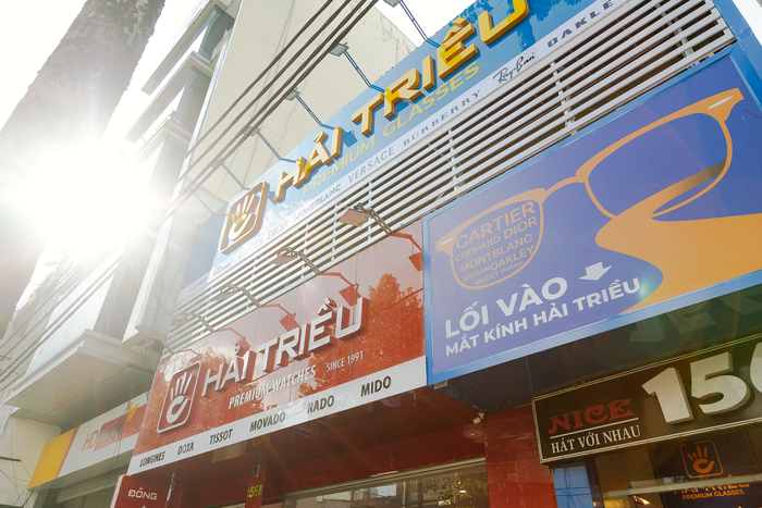 Kính Hải Triều ra đời dựa trên nền tảng gần 4 thập kỷ của Đồng Hồ Hải Triều trong ngành bán lẻ cao cấp