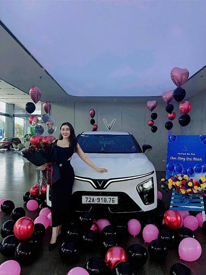 Chị Huỳnh Thị Mỹ Linh (TP HCM) cho rằng VinFast VF 7 đáp ứng cả 2 yếu tố “cảm xúc” và “lý trí”.