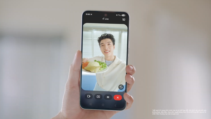 Tính năng Chia sẻ camera giúp Gemini Live có thể “nhìn thấy” thao tác chế biến và đưa ra hướng dẫn chi tiết theo thời gian thực cho HIEUTHUHAI