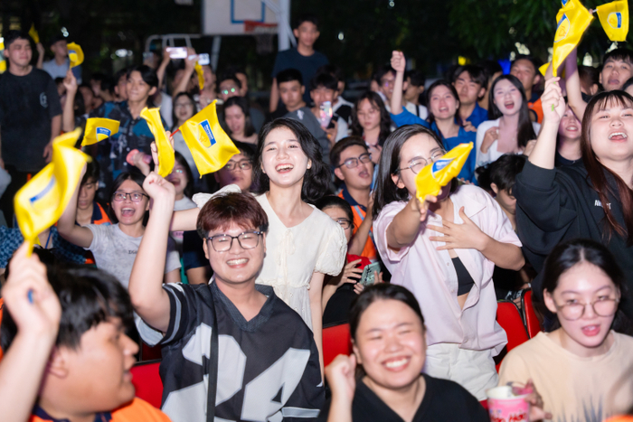 Khán giả vỡ oà cảm xúc trước đại tiệc âm nhạc hấp dẫn 