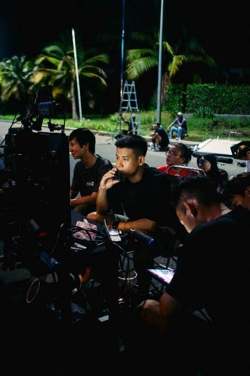 Đạo diễn Phan Nguyễn đang chỉ đạo một cảnh quay