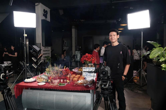 Đạo diễn Phan Nguyễn tại buổi khai máy phim