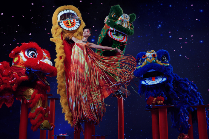 Một trong những điều làm nên chất riêng của Vietnam's Next Top Model chính là đưa yếu tố truyền thống vào các thử thách chụp hình