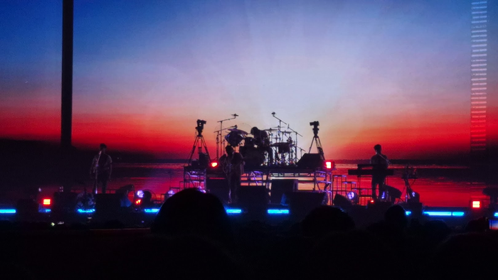 Ánh sáng hoàng hôn sân khấu với độ chuyển màu phức tạp, nhưng Galaxy S25 FE vẫn tái hiện đầy đủ sắc độ, giữ được độ sâu và không gian của khung cảnh.