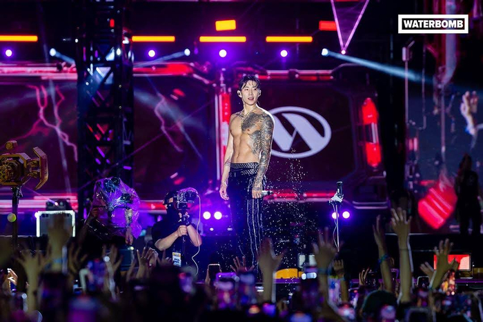 Những màn trình diễn huyền thoại tại sân khấu “ướt át” số 1 thế giới, xem lại clip thôi cũng nổi da gà Ảnh 4