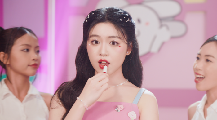 “Em xinh hay Q!?”: MV truyền thông điệp “xinh theo cách riêng” gây sốt giới trẻ Ảnh 6