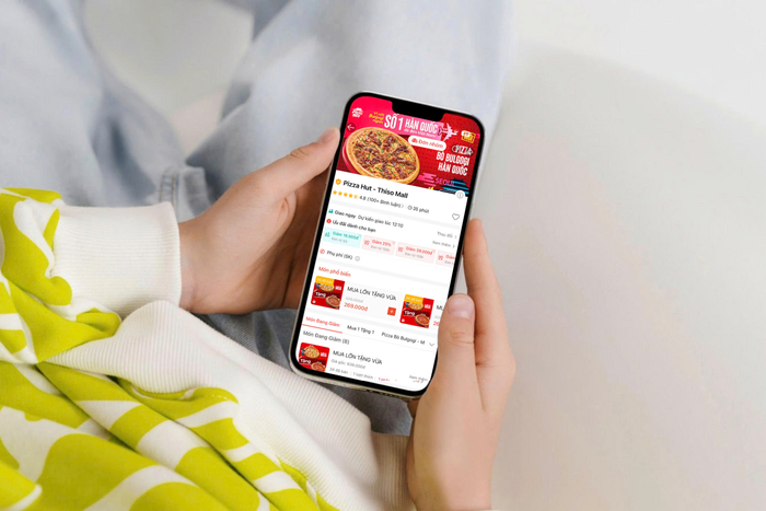 Đặt đơn và thưởng thức ngay những miếng pizza nóng giòn thơm phức với mức giá “dễ chịu” qua ứng dụng gọi món màu cam quen thuộc.