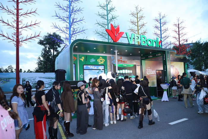 Điều gì khiến fan “lụy” G-DRAGON 2025 WORLD TOUR [Übermensch] in Hanoi, presented by VPBank Ảnh 6