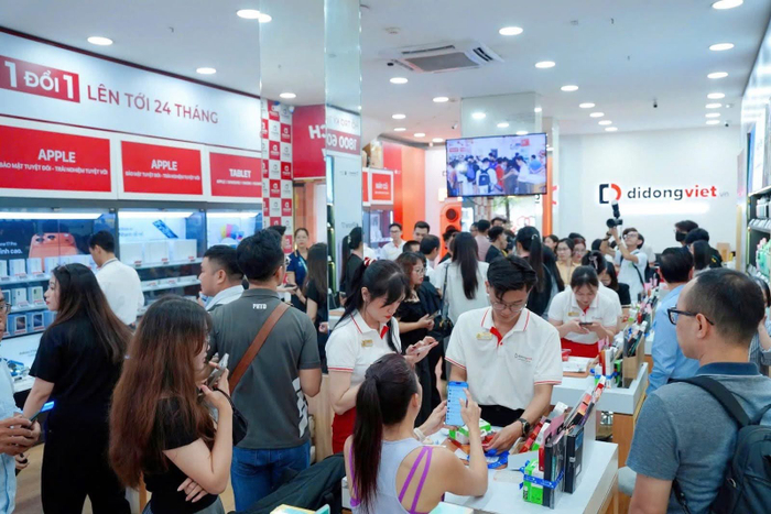 Khách hàng tin chọn Di Động Việt để lên đời iPhone 17, iPhone Air và sản phẩm công nghệ chính hãng.