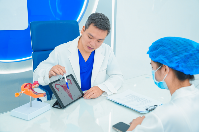 Không phải yêu cầu thẩm mỹ nào cũng được chỉ định. Bác sĩ cho biết từng nhiều lần khuyên khách hàng chờ thêm thời gian để cơ thể phục hồi tốt hơn sau sinh (Ảnh minh họa).