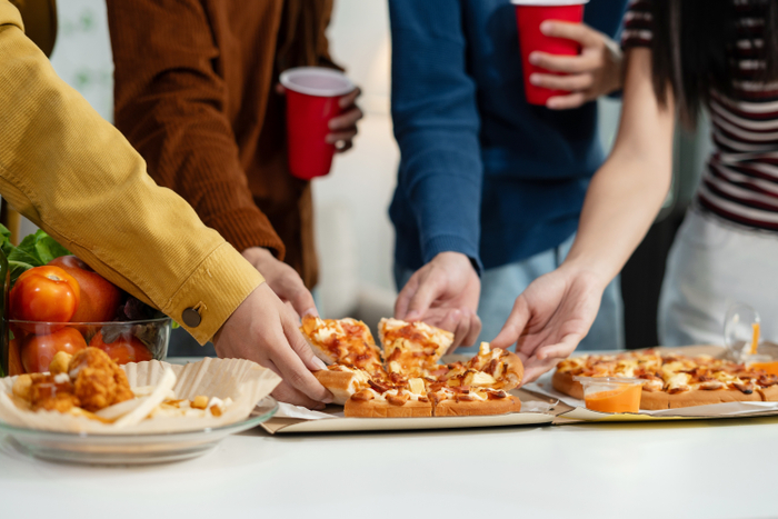 Mỗi người một ý khi đặt món, nhưng cả làng vẫn cùng vui nhờ tính năng đặt đơn nhóm trên ShopeeFood.