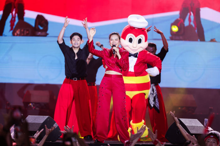 Mỹ Tâm và hàng ngàn khán giả quẩy hết mình với đêm nhạc The Jolly Day của Jollibee Việt Nam