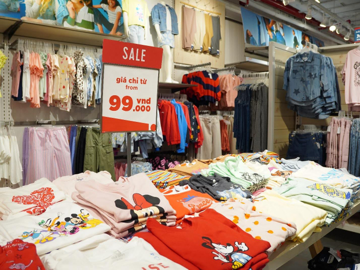 Calvin Klein, Tommy Hilfiger,Levi's, GAP, Mango, 'sale đậm' mùa Black Friday Ảnh 6