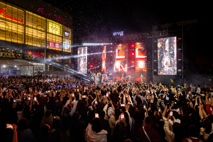 Giới trẻ “cháy” hết mình tại sự kiện Single with STYLE. Ảnh: PNJ