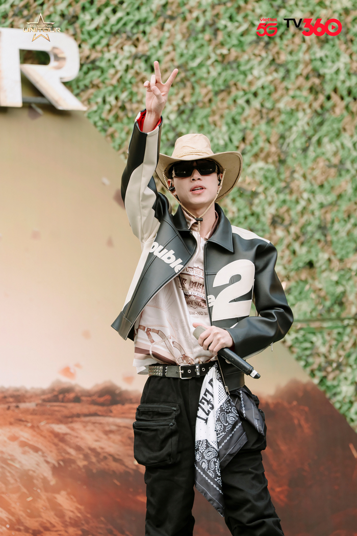 Hàng trăm sinh viên Bách Khoa hát “Còn gì đẹp hơn” khép lại hành trình Sao Nhập Ngũ Unitour đáng nhớ Ảnh 5