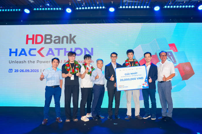 Nhóm sinh viên xuất sắc này từng đạt 03 giải thưởng tại HDBank Hackathon 2025