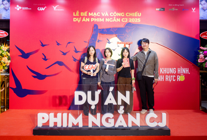 Các đạo diễn Hàn Quốc thuộc dự án Story Up 2024 trong buổi trình chiếu phim ngắn