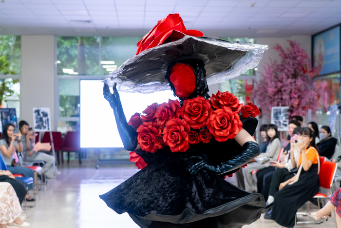 Một sản phẩm đồ án phụ trang của sinh viên ngành Thiết kế thời trang