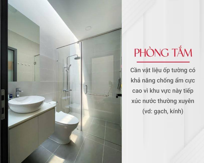 Phòng tắm cần vật liệu ốp tường chống ẩm cao như gạch men, kính