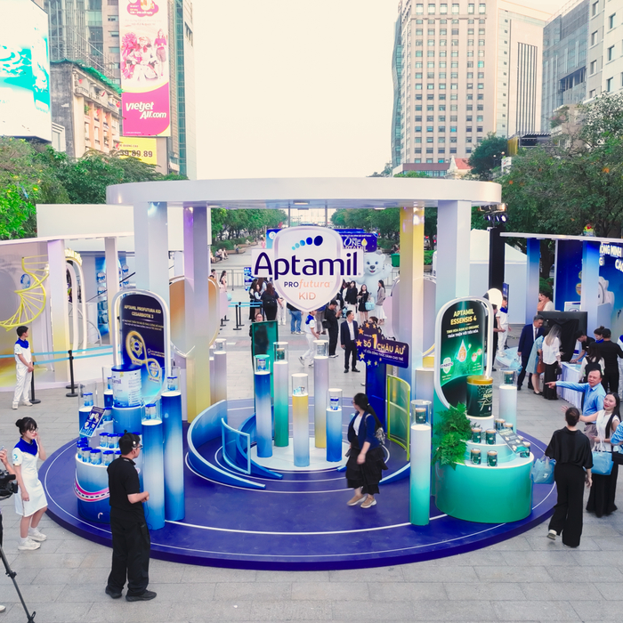 Khu vực trưng bày và tư vấn các sản phẩm chủ lực của thương hiệu Aptamil.