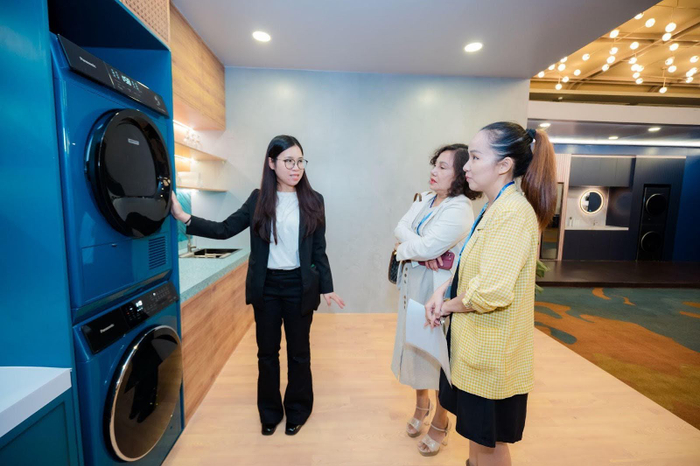 Khách mời được trực tiếp trải nghiệm các sản phẩm của Panasonic với không gian trưng bày ứng dụng thực tế (Nguồn: Panasonic)