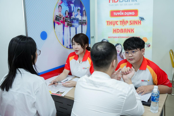 Chương trình Mock-Interview và Job Fair được trường tổ chức định kỳ trong mỗi năm học