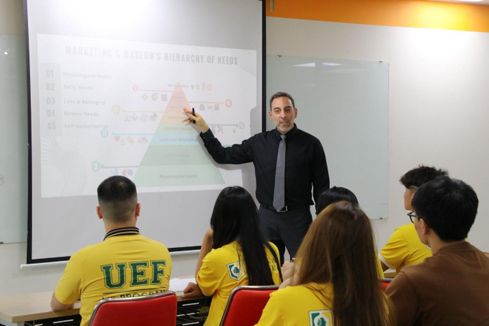 Đội ngũ giảng viên từ Đại học Keuka (Hoa Kỳ) sang Việt Nam trực tiếp giảng dạy cho sinh viên