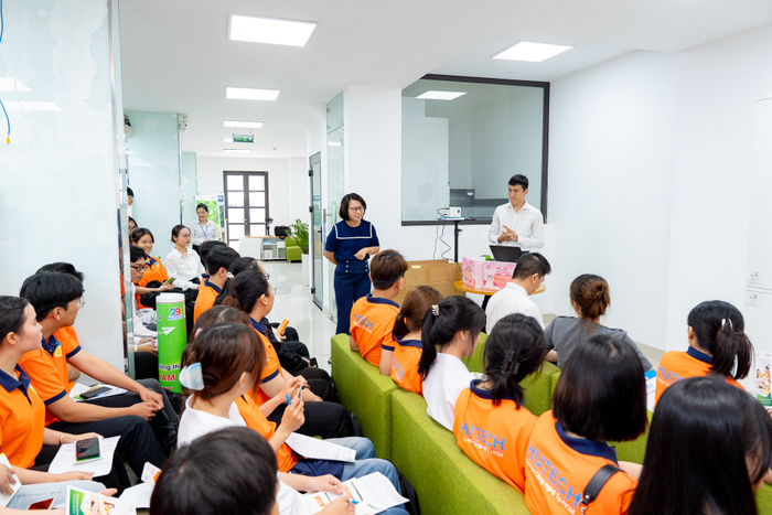 Trao đổi cùng đại diện doanh nghiệp về môi trường làm việc thực tế 