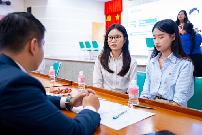 Tham gia phỏng vấn trực tiếp cùng nhà tuyển dụng và nắm bắt cơ hội thực tập, việc làm