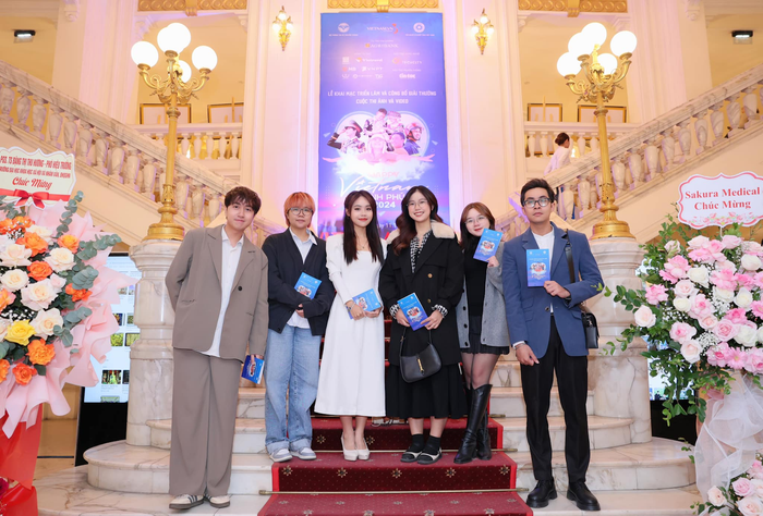 Đội ngũ Check in Vietnam được vinh danh tại giải thưởng Happy Vietnam do Bộ Thông tin Truyền thông tổ chức