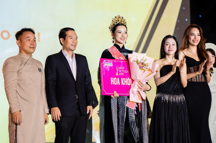 Đêm Chung kết Miss HUTECH 2025: Mãn nhãn nhan sắc, ấn tượng tài năng Ảnh 2