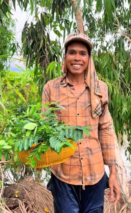 Mộng Kha lan tỏa phong cách sống nhẹ nhàng, thư giãn và bình yên qua những video ẩm thực miền Tây
