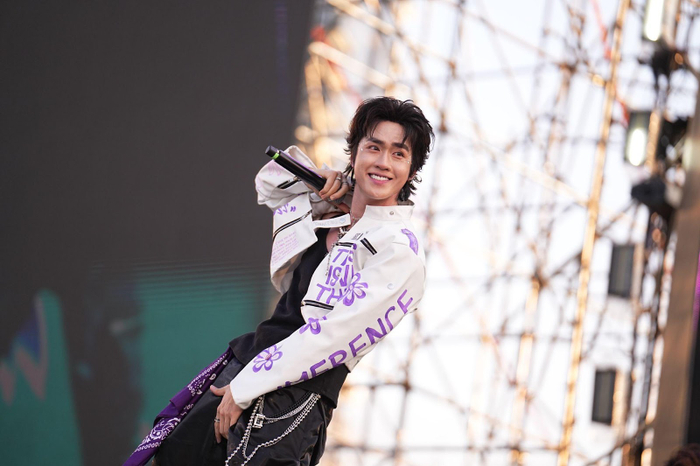 Ca sĩ Vũ Thịnh làm nóng concert Shake The Stage với loạt hit
