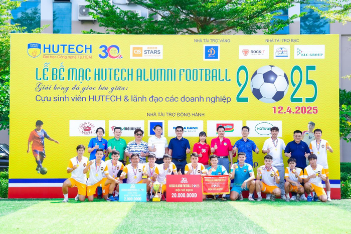 HUTECH Alumni Football tạo nên sân chơi thể thao giao lưu giữa cựu sinh viên và doanh nghiệp đối tác