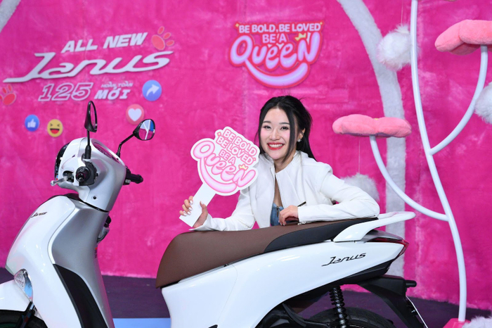 Emly đặc biệt ấn tượng với thông điệp “Love yourself first” của Yamaha Janus