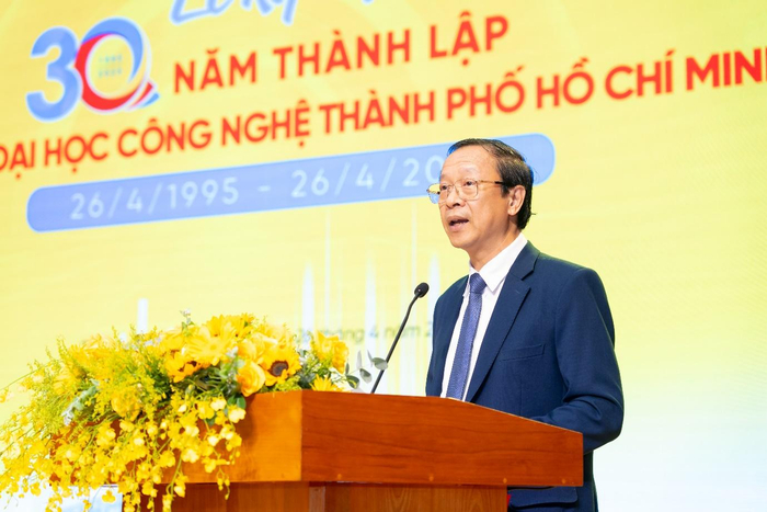 Thứ trưởng Phạm Ngọc Thưởng biểu dương những thành tựu của HUTECH trong 30 năm qua