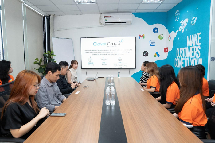 Tham quan doanh nghiệp, sinh viên hiểu sâu hơn về cách thương hiệu triển khai chiến lược truyền thông - marketing